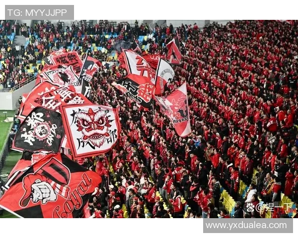 足球巨星重返赛场时隔多年再展风采引发球迷热烈追捧与期待 足球巨星重返赛场时隔多年再展风采引发球迷热烈追捧与期待