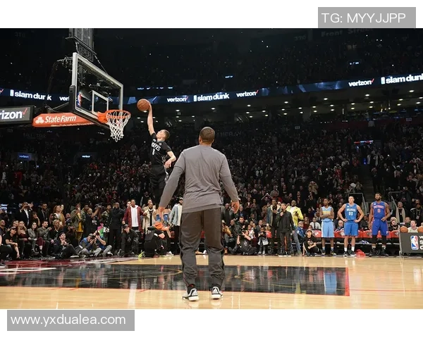 足球场上的飞人这些可以扣篮的足球明星让你大开眼界