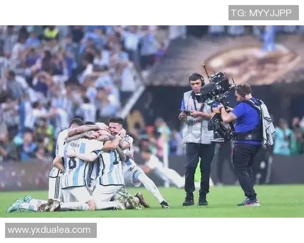 足球明星的感人故事与无私奉献精神展现了体育的力量与人性的光辉 足球明星的感人故事与无私奉献精神展现了体育的力量与人性的光辉